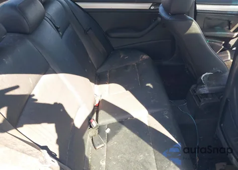 2003 BMW 325I из США, поврежденный, VIN WBAEV33473KL60525